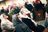Cristãos participam de culto em igreja iraniana. (Foto: Asia News)