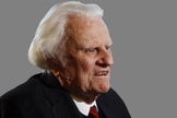 Billy Graham é um dos mais conhecidos evangelistas da atualidade. Aos 97 anos, o pastor continua escrevendo artigos e compartilhando do Evangelho com o apoio de sua equipe ministerial. (Foto: Associação Evangelística Billy Graham)