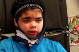 Kyla Roberts, de 14 anos, foi lançada para fora do carro em um grave acidente que aconteceu no dia 6 de março. (Foto: Reprodução/WTVR)