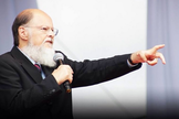 A Igreja Universal é a que tem maior espaço na programação de canais como Rede TV! e Record. (Foto: Reprodução)