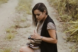 A compositora decidiu aproveitar sua força na internet para se desafiar de forma criativa. (Foto: Divulgação).