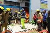 Incêndio devastou a Casa da Bíblia, mantida pela Sociedade Bíblica da Zâmbia, na África. (Foto: Reprodução)