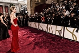 Jennifer Lawrence no tapete vermelho do Oscar 2014. (Foto: Getty)