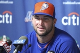 Tim Tebow foi astro da Liga Nacional de Futebol Americano e agora tem jogado beisebol pelo 'New York Mets'. (Foto: New York Daily News)