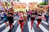 Feministas se manifestando  a favor da legalização do aborto. (Foto: Adrenaline)
