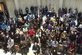 Legisladores, pastores, líderes, mães, pais, avós e crianças pequenas levantaram suas vozes para adorar a Jesus e receber mais do Espírito Santo. (Foto: Reprodução).