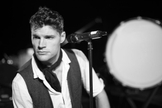 Joel Smallbone tem se empenhado em incentivar as mulheres a lembrar de seu valor. (Foto: Divulgação).