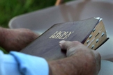 Bíblia em inglês. (Foto: Barabbas Road Church)