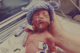 Eli nasceu com pouco mais de 1Kg e foi motivo de celebração para sua família. (Foto: LifeSiteNews)