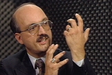Chuck conta que não desligava sua rádio nem por um segundo e que sabia que poderia enfrentar um bombardeio. (Foto: Reprodução).