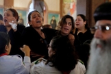 Cristãos coptas choram a morte de seus parentes em ataques terroristas. (Foto: ABC)