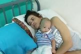 Após quatro meses em coma, Amelia finalmente acordou e está em fase de recuperação. (Foto: Reprodução).
