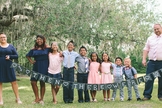 Da esquerda para a direita: Jessaka (mãe) Maria, 14 anos; Elizabeth, 11; Guillermo, 10; Jason, 8; Kristina, 7; Katerin, 7; James, 5 e Joshua (pai). (Foto: enna Davis Photography)