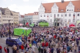 Mais de 4 mil pessoas participaram de um culto em praça pública, na cidade Wittenberg, Alemanha. (Foto: Reuters)