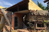Carreta invadiu residência em Presidente Prudente, no interior de SP. (Foto: Valmir Custódio/G1)