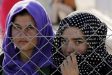 Mulheres Yazidi abrigadas em campo de refugiados, após terem sido vítimas do Estado Islâmico. (Foto: Reuters)