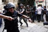 Policiais se agitam próximos à cidade velha de Jerusalém. (Foto: The Times Of Israel)
