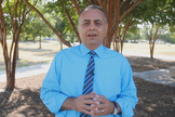 Dawood, que fugiu do Iraque durante a guerra em 1982, é diretor da World Refugee Care e pastor da Igreja Árabe de Dallas. (Foto: Reprodução).
