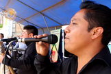Os policiais têm usado a música para levar o amor de Jesus Cristo. (Foto: CBN News/Mundo Cristiano)