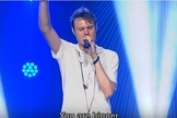 Pastor Jason David está vencendo o câncer de língua para continuar cantando e pregando. (Imagem: Youtube)