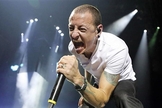 Chester Bennington cometeu suicídio. (Foto: The Sun)