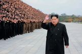 Kim Jong-un é ditador na Coreia do Norte e está deixando de ser visto como um "deus" pelos norte-coreanos. (Foto: Época)
