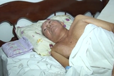 Seu José se emocionou ao ver o médico que lhe acompanhou. (Foto: Reprodução).