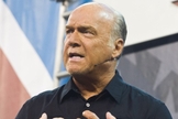 Pastor Greg Laurie lidera a igreja 'Harvest', na Califórnia. (Foto: Orange County Register)