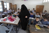 As crianças foram informadas que devem aprender o islamismo xiita ou serão expulsas. (Foto: AP).