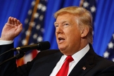 Donald Trump afirmou que as igrejas merecem apoio do governo para se reerguerem, após danos causados pelos furacões. (Foto: CNN)
