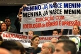 A constituição brasileira, atual, permite que a decisão de apoiar ou não a ideologia do gênero seja feita por cada cidadão. (Foto: Escola Sem Partido)