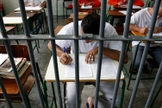 Professor usou a Bíblia para ensinar história aos alunos detentos. (Foto: Reprodução)