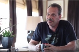 Keith Repult atualmente é pastor e aconselha pessoas viciadas em diversas áreas (pornografia, drogas, alcoolismo), ajudando-as a se livrar do vício. (Imagem: Youtube)
