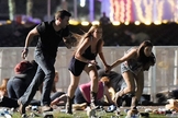 Pessoas tentam fugir de tiroteio em massa, em Las Vegas. (Foto: NTD.TV)