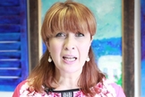 Isik Abla se converteu do islamismo para o cristianismo e hoje é apresentadora de TV em uma emissora cristã. (Imagem: Youtube)