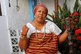 Jaciara Ribeiro se apresenta como ialorixá, termo que faz referência à autoridade de um terreiro, mais conhecida como "mãe de santo". (Foto: UOL)