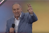 Pastor Brian Houston é o fundador da Igreja Hillsong, na Austrália. (Imagem: Youtube)