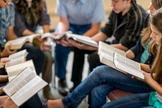 Os alunos agora não podem mais estudar a Bíblia no horário livre. (Foto: Reprodução).