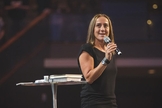 Christine Caine acredita que fomos criados para viver livres em Cristo. (Foto: Reprodução).