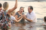 Cerca de 7.420 pessoas foram batizadas às margens do rio Negro. (Foto: Jander Robson)
