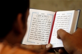 Missionários se reúnem para trabalhar na tradução de Bíblias. (Foto: Wycliffe Associates)