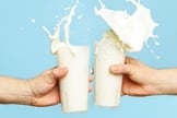 A lactose fornece energia ao corpo e ajuda na absorção de cálcio no organismo. (Foto: Reprodução)