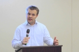 Joshua W. Jipp ensina o Novo Testamento na Trinity Evangelical Divinity School desde 2012. (Foto: Reprodução).