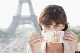 Existem diversas opções no mercado para levar dinheiro em suas viagens. (Foto: Getty Images)