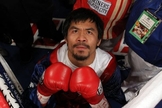 Manny Pacquiao sempre teve o costume de orar antes de entrar no ringue de Boxe. (Foto: Bleacher Report)