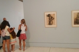 A exposição "Corpos de Fábrica" não tem qualquer tipo de censura e o museu Oscar Niemeyer continua permitindo que crianças tenham entrada franca. (Foto: Twitter)