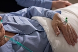 Imagem ilustrativa. Alec Rex ficou três semanas em coma após sofrer um acidente, mas teve uma experiência marcante com Deus. (Foto: 123rf)