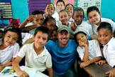 Deus ouviu a oração do diretor e guiou os missionários para a escola. (Foto: Reprodução).