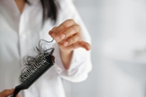 Em média, perdemos cerca de 80 fios de cabelo por dia. (Foto: iStock/Think Stock/Getty Images)