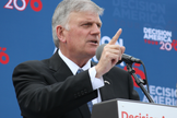 "Eu não vou odiar, estou aqui para falar sobre um salvador, Jesus Cristo", disse Franklin Graham. (Foto: Reprodução).